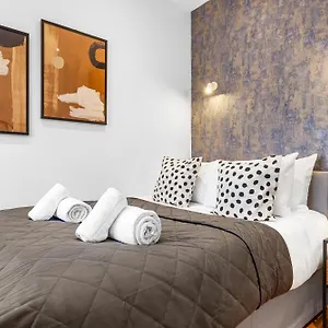  Apartment Modern One Bedroom Flat - Near Heathrow, Windsor Castle, Thorpe Park - Staines Tw18